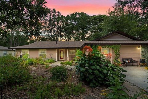 House in Gainesville, Florida 4 bedrooms, 195.28 sq.m. № 1887064 - photo 1