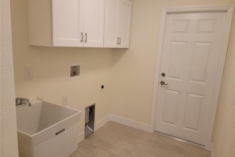 Casa en alquiler en North Port, Florida, 3 dormitorios, 155.15 m2 № 1915796 - foto 4