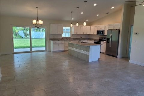 Casa en alquiler en North Port, Florida, 3 dormitorios, 155.15 m2 № 1915796 - foto 2