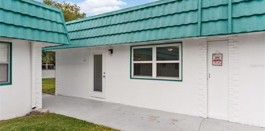 Condo in Sun City Center, Florida, 2 bedrooms № 2143802