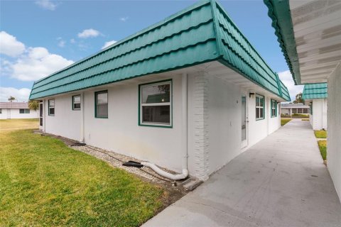 Condo in Sun City Center, Florida, 2 bedrooms № 2143802 - photo 2
