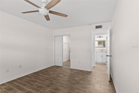 Condo in Sun City Center, Florida, 2 bedrooms № 2143802 - photo 20