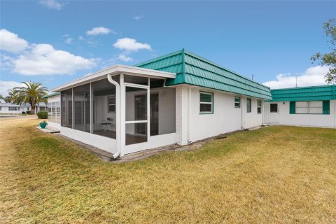 Condo in Sun City Center, Florida, 2 bedrooms № 2143802 - photo 25