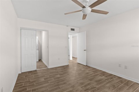 Condo in Sun City Center, Florida, 2 bedrooms № 2143802 - photo 21