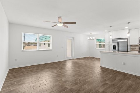 Condo in Sun City Center, Florida, 2 bedrooms № 2143802 - photo 6