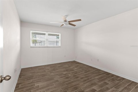 Condo in Sun City Center, Florida, 2 bedrooms № 2143802 - photo 19