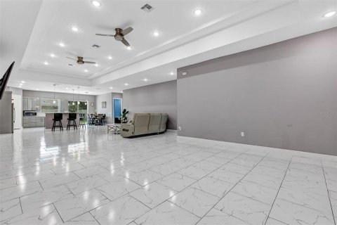 House in Ocala, Florida 4 bedrooms, 305.28 sq.m. № 2210215 - photo 10