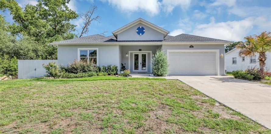 House in Ocala, Florida 4 bedrooms, 305.28 sq.m. № 2210215