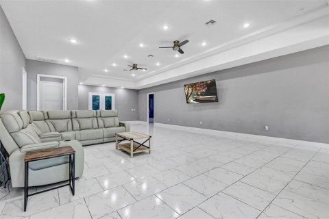 House in Ocala, Florida 4 bedrooms, 305.28 sq.m. № 2210215 - photo 6
