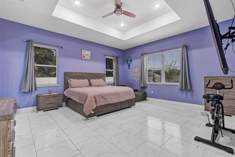 House in Ocala, Florida 4 bedrooms, 305.28 sq.m. № 2210215 - photo 18