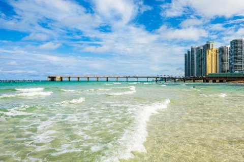 House in North Miami Beach, Florida 2 bedrooms, 85.84 sq.m. № 1946793 - photo 25