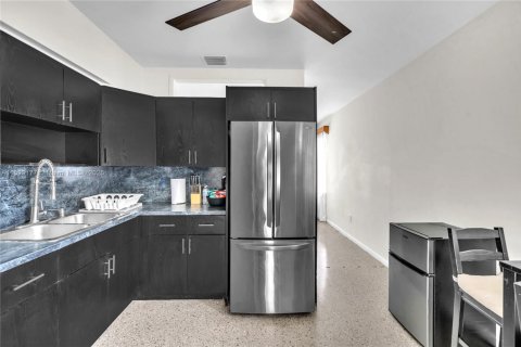 House in North Miami Beach, Florida 2 bedrooms, 85.84 sq.m. № 1946793 - photo 11