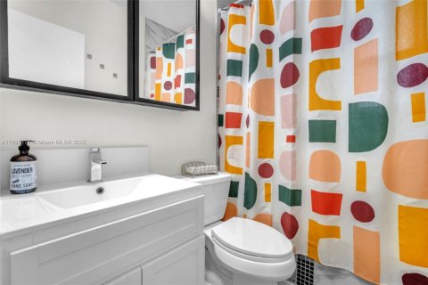 House in North Miami Beach, Florida 2 bedrooms, 85.84 sq.m. № 1946793 - photo 9