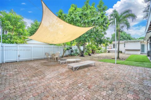 House in North Miami Beach, Florida 2 bedrooms, 85.84 sq.m. № 1946793 - photo 18
