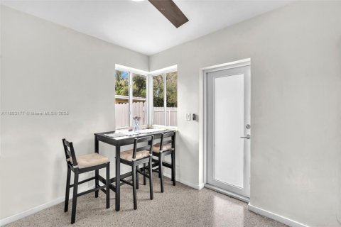 House in North Miami Beach, Florida 2 bedrooms, 85.84 sq.m. № 1946793 - photo 14