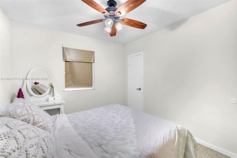 House in North Miami Beach, Florida 2 bedrooms, 85.84 sq.m. № 1946793 - photo 8