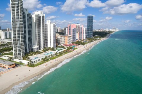 House in North Miami Beach, Florida 2 bedrooms, 85.84 sq.m. № 1946793 - photo 24