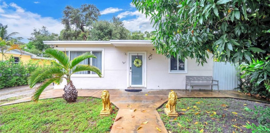 House in North Miami Beach, Florida 2 bedrooms, 85.84 sq.m. № 1946793