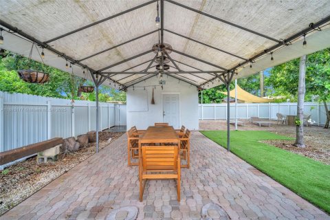 House in North Miami Beach, Florida 2 bedrooms, 85.84 sq.m. № 1946793 - photo 20