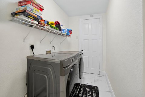 Villa ou maison à vendre à Coral Springs, Floride: 6 chambres, 368.54 m2 № 2082303 - photo 28