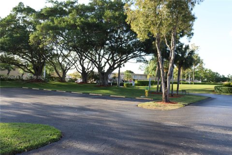 Condo in Margate, Florida, 2 bedrooms № 2051707 - photo 18