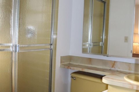 Condo in Margate, Florida, 2 bedrooms № 2051707 - photo 13