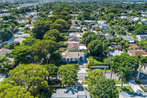 Villa ou maison à vendre à West Palm Beach, Floride: 2 chambres, 79.43 m2 № 2432840 - photo 24