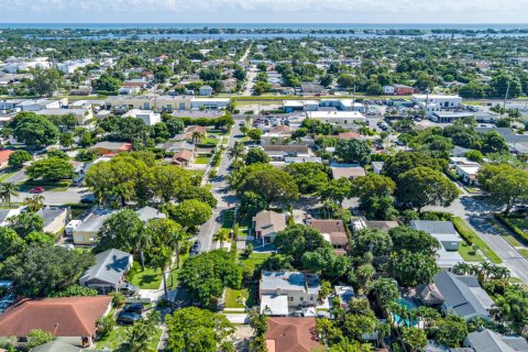 Villa ou maison à vendre à West Palm Beach, Floride: 2 chambres, 79.43 m2 № 2432840 - photo 28