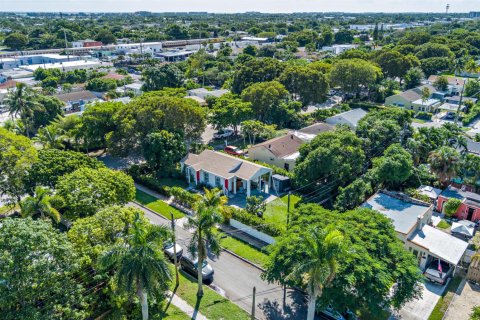 Villa ou maison à vendre à West Palm Beach, Floride: 2 chambres, 79.43 m2 № 2432840 - photo 26