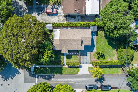 Villa ou maison à vendre à West Palm Beach, Floride: 2 chambres, 79.43 m2 № 2432840 - photo 21