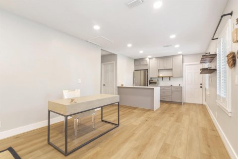 Villa ou maison à vendre à West Palm Beach, Floride: 2 chambres, 79.43 m2 № 2432840 - photo 6