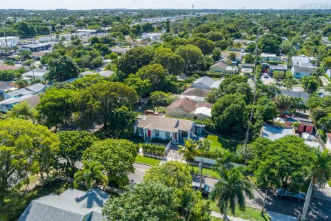 Villa ou maison à vendre à West Palm Beach, Floride: 2 chambres, 79.43 m2 № 2432840 - photo 25