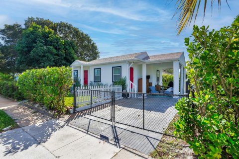Villa ou maison à vendre à West Palm Beach, Floride: 2 chambres, 79.43 m2 № 2432840 - photo 20