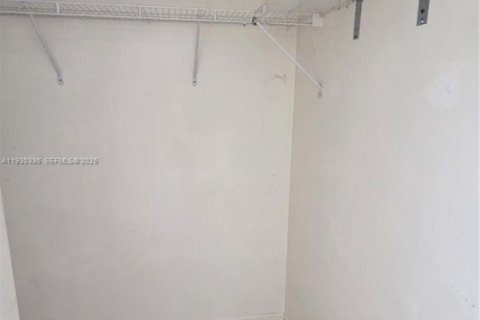 Villa ou maison à louer à Cape Coral, Floride: 3 chambres № 1989157 - photo 13