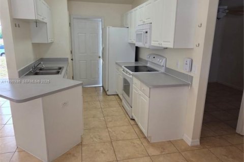 Villa ou maison à louer à Cape Coral, Floride: 3 chambres № 1989157 - photo 10