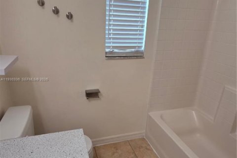 Villa ou maison à louer à Cape Coral, Floride: 3 chambres № 1989157 - photo 15