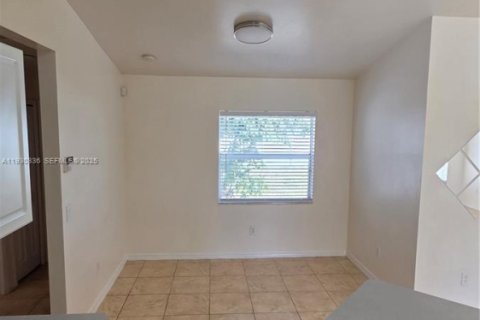 Villa ou maison à louer à Cape Coral, Floride: 3 chambres № 1989157 - photo 3