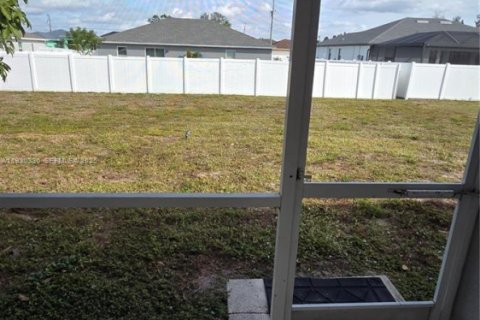 Villa ou maison à louer à Cape Coral, Floride: 3 chambres № 1989157 - photo 7