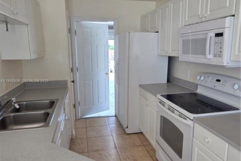 Villa ou maison à louer à Cape Coral, Floride: 3 chambres № 1989157 - photo 2