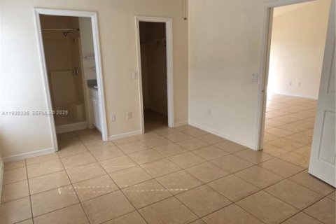 Villa ou maison à louer à Cape Coral, Floride: 3 chambres № 1989157 - photo 4