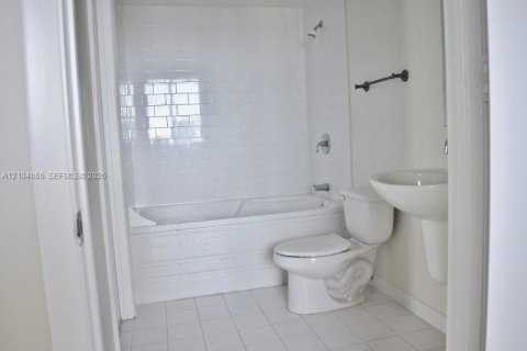 Copropriété à louer à Miami, Floride: 1 chambre, 59.27 m2 № 2415900 - photo 8