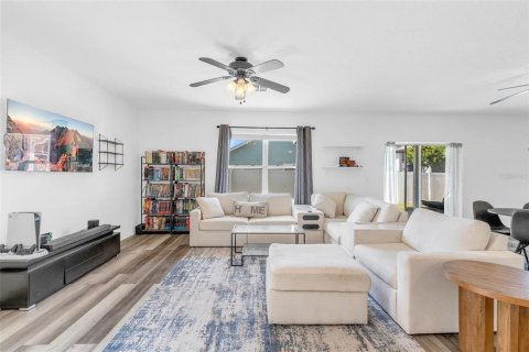 Villa ou maison à vendre à Clermont, Floride: 4 chambres, 210.42 m2 № 2324256 - photo 3