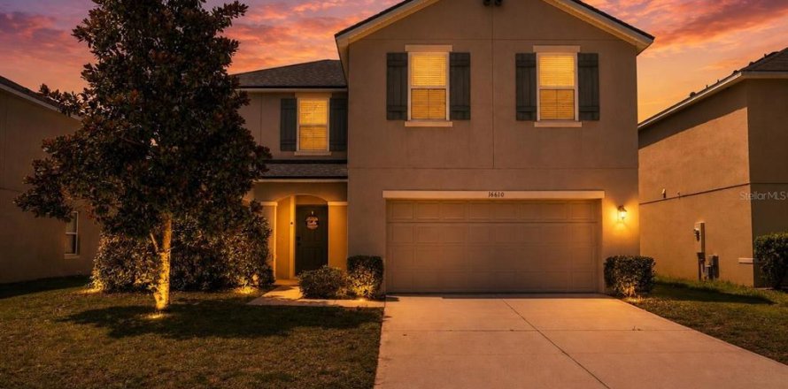 Villa ou maison à Clermont, Floride 4 chambres, 210.42 m2 № 2324256