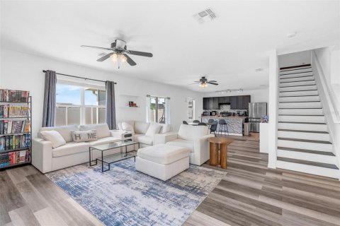 Villa ou maison à vendre à Clermont, Floride: 4 chambres, 210.42 m2 № 2324256 - photo 4