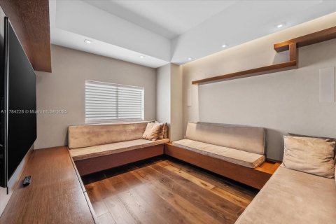 Condominio en venta en Miami, Florida, 5 dormitorios, 238.67 m2 № 1864361 - foto 20