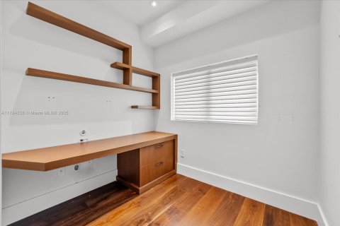 Condominio en venta en Miami, Florida, 5 dormitorios, 238.67 m2 № 1864361 - foto 22