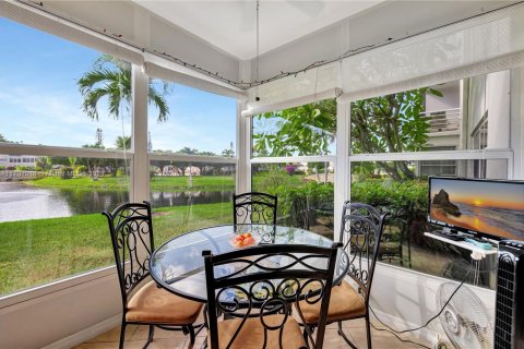 Condominio en venta en Lauderdale Lakes, Florida, 2 dormitorios, 87.7 m2 № 1764492 - foto 1