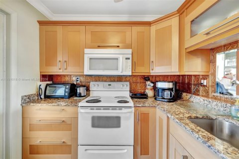 Condominio en venta en Lauderdale Lakes, Florida, 2 dormitorios, 87.7 m2 № 1764492 - foto 8