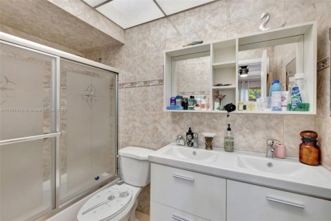 Condominio en venta en Lauderdale Lakes, Florida, 2 dormitorios, 87.7 m2 № 1764492 - foto 22