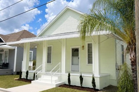 House in Tampa, Florida 3 bedrooms, 95.32 sq.m. № 2304429
